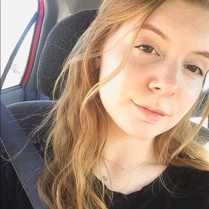 Meet your Posher, Alexis